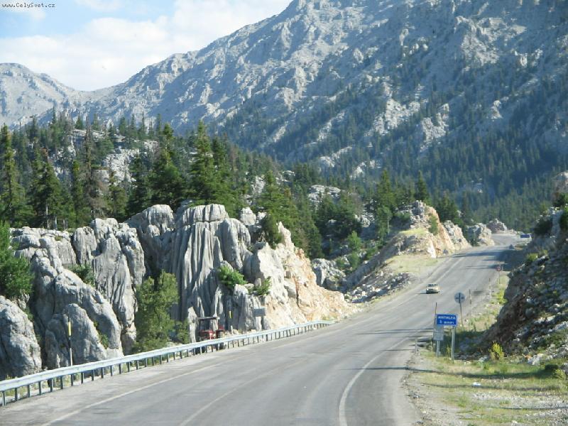 Foto: Taurus-Cesta p�es poho�� Taurus z Konye do Ant�lye